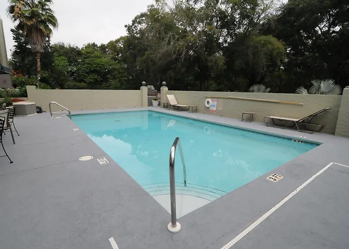 Hotel Quality & Tallahassee